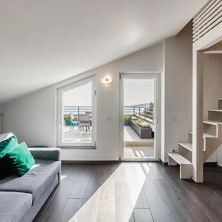 - Attico Vista Mare Con Terrazza E Piscina Rapallo