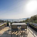 - Attico Vista Mare Con Terrazza E Piscina Lejlighed *