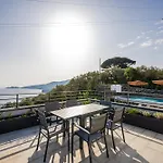 アパート - Attico Vista Mare Con Terrazza E Piscina *