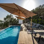 - Attico Vista Mare Con Terrazza E Piscina Rapallo