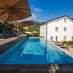 アパート - Attico Vista Mare Con Terrazza E Piscina