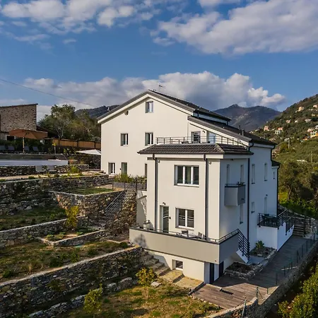 - Attico Vista Mare Con Terrazza E Piscina Rapallo