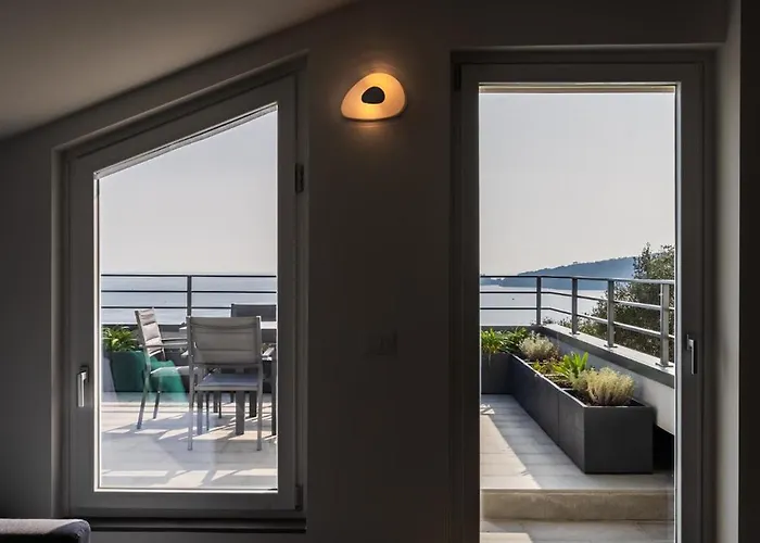 - Attico Vista Mare Con Terrazza E Piscina Apartamento