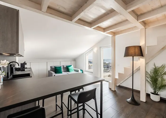 - Attico Vista Mare Con Terrazza E Piscina * Rapallo