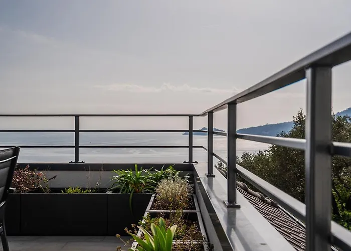 - Attico Vista Mare Con Terrazza E Piscina *