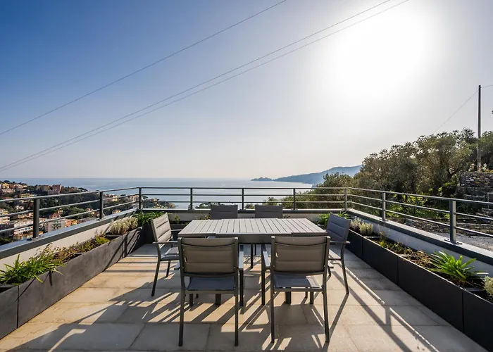 - Attico Vista Mare Con Terrazza E Piscina Apartamento *